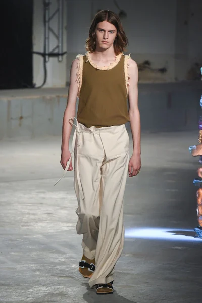 Look 13